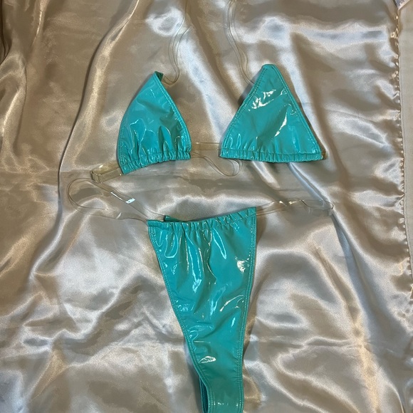 Bikini - Picture 2 of 6